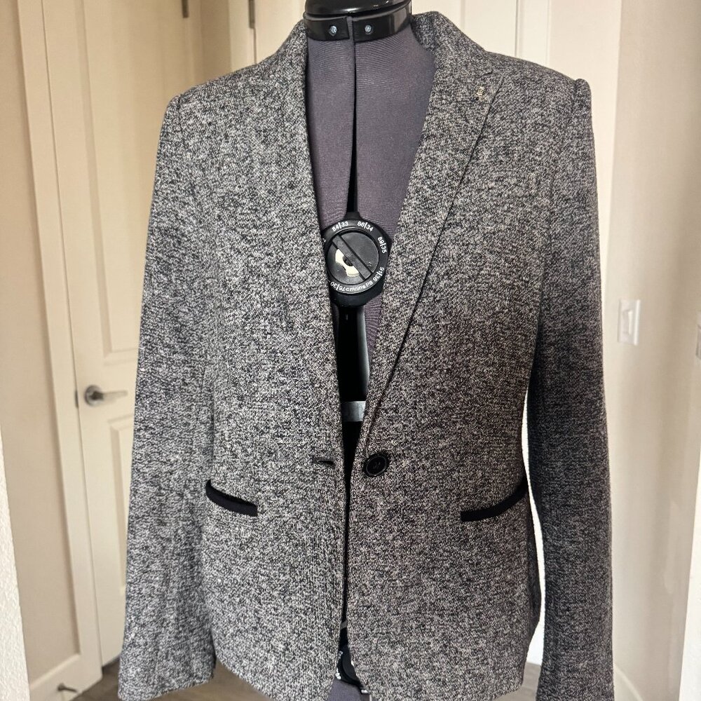 Tommy Hilfiger Women's suit jacket size 4 Flannel Grey Black Elbow Patches